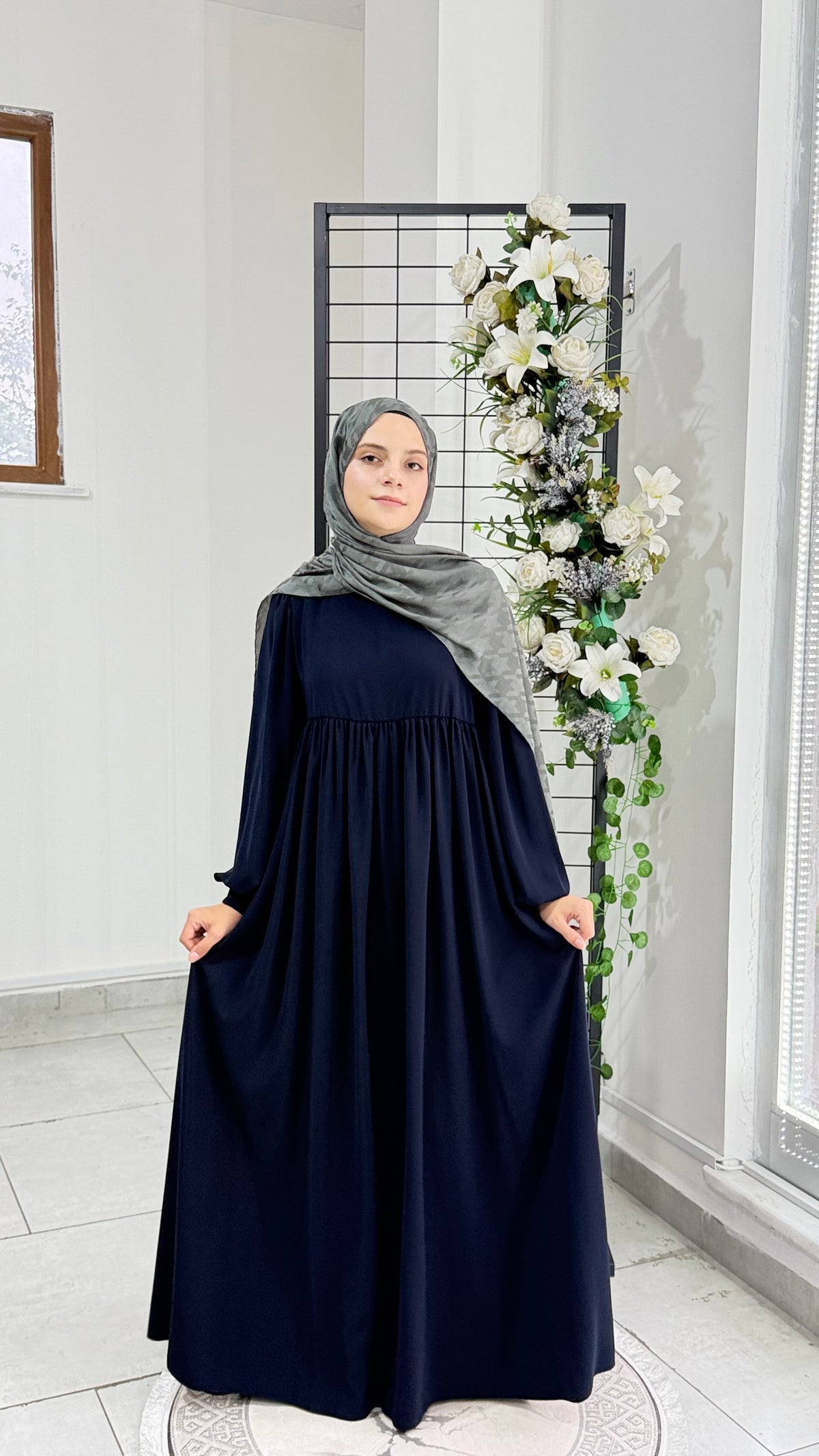 Duru Model Medine İpeği Fermuarlı Tesettür Elbise