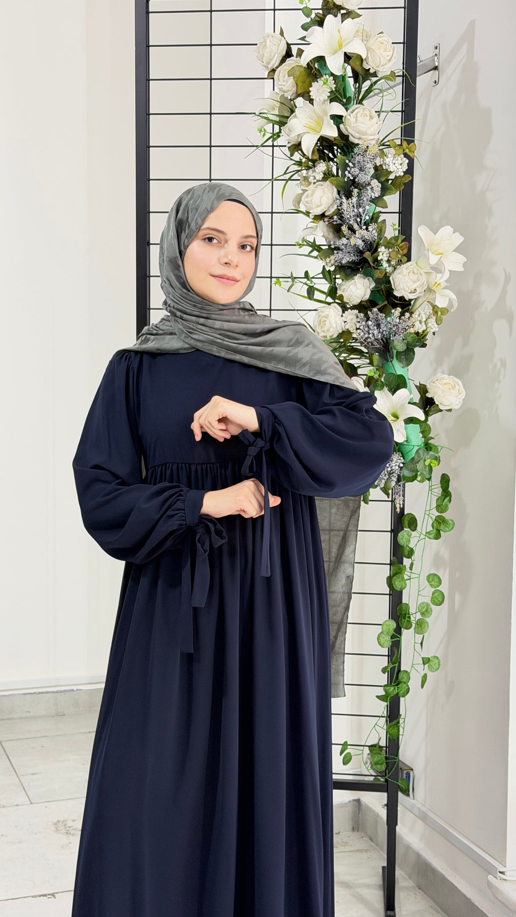 Duru Model Medine İpeği Fermuarlı Tesettür Elbise
